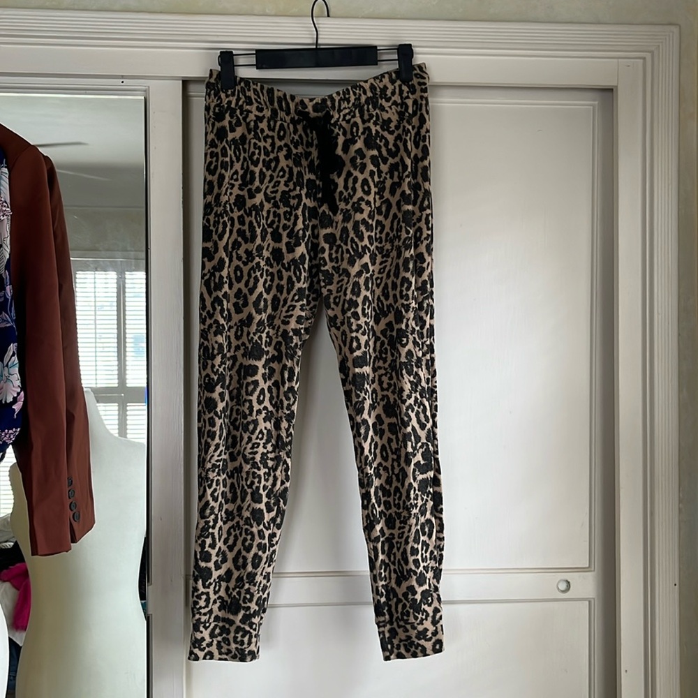 LNA matching leopard sweatpants